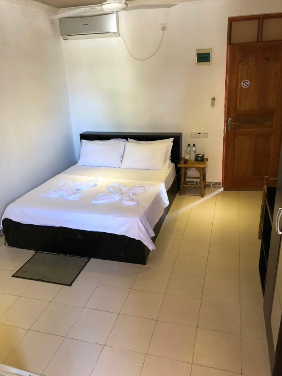 Island Cottage Maafushi Bagian luar foto
